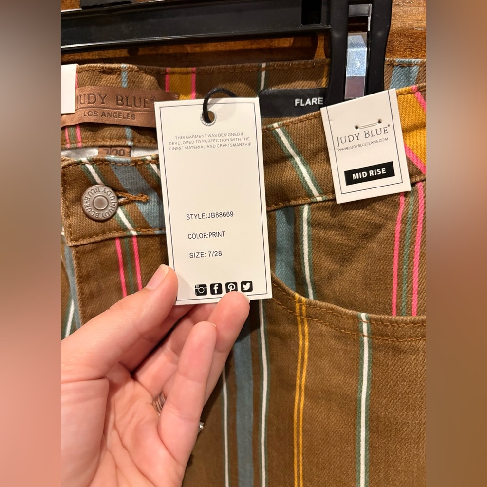 JUDY BLUE FLARE JEANS - Picture 4 of 4